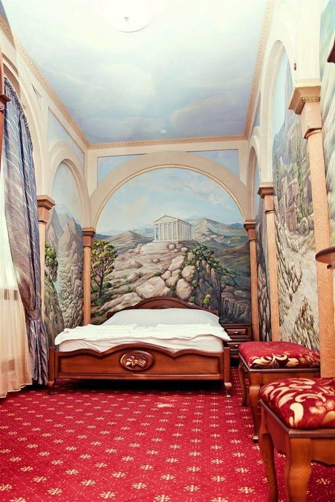 Urartu Hotel Kharkiv Exterior photo