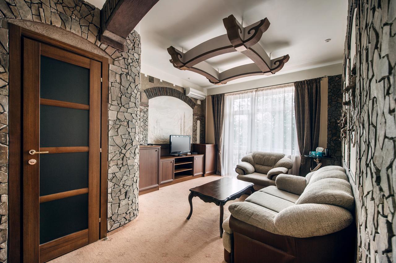 Urartu Hotel Kharkiv Exterior photo