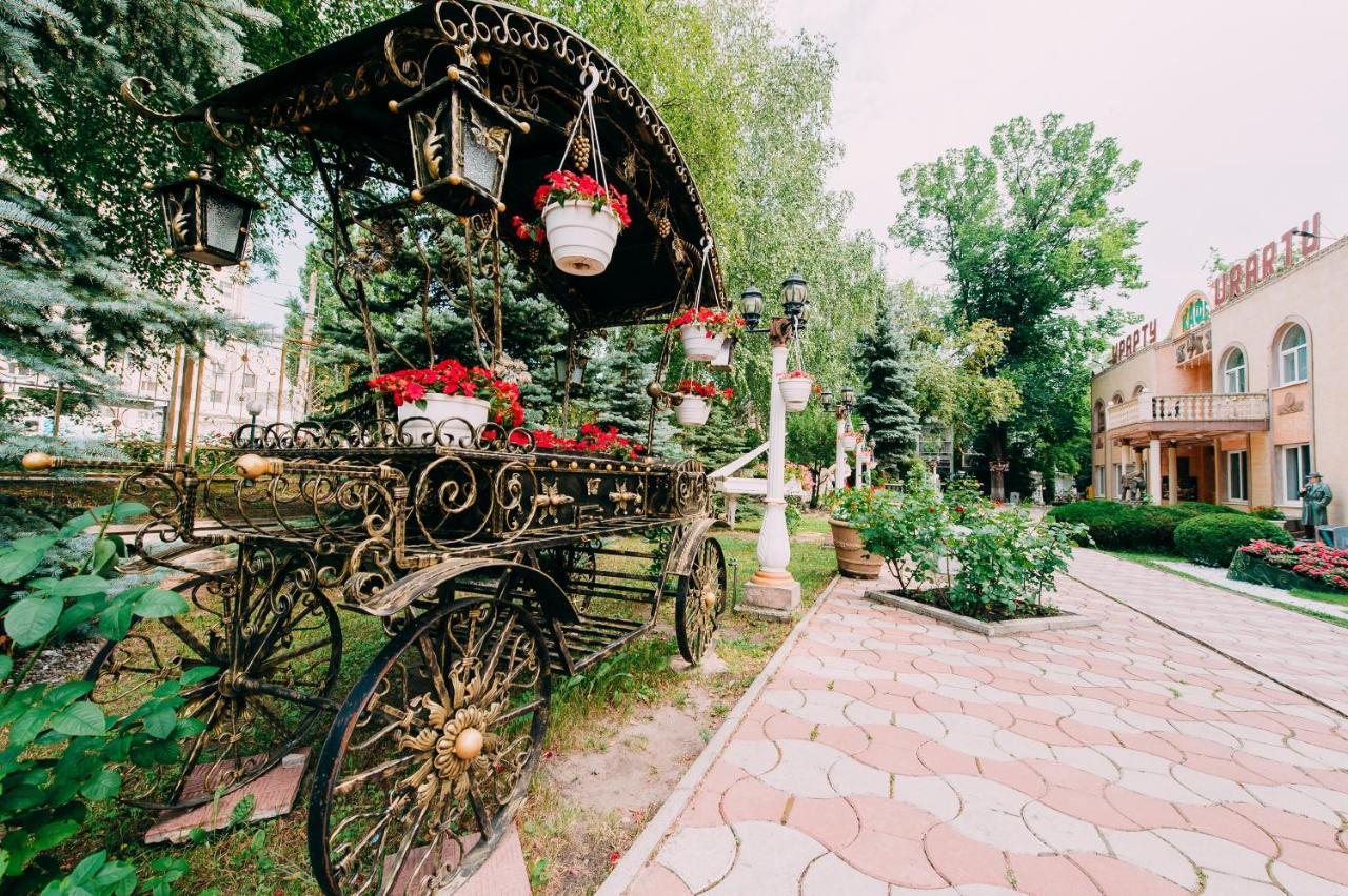 Urartu Hotel Kharkiv Exterior photo
